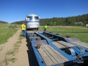 The final pull onto the trailer. (And have you noticed the extreme customer service here.. Hanser's sent us a wrecker color matched to our bus!)