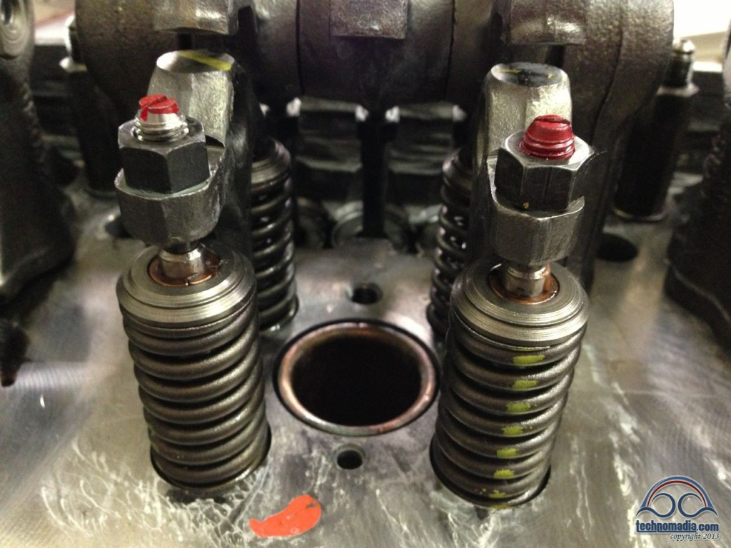 Head Top - Exhaust Springs