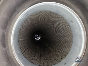 The PA2721 has a metal mesh on the inside of the filter material, but not on the outside.